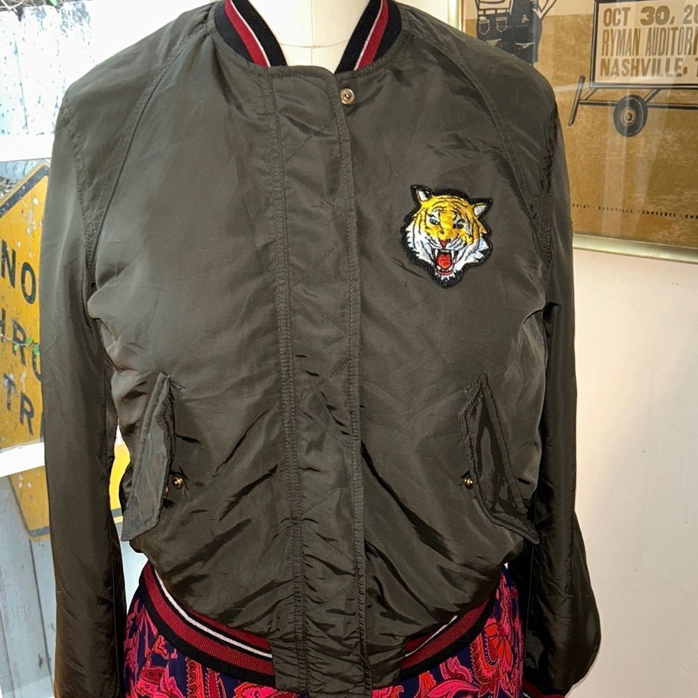 Tiger 🐅 satin & stripe Bomber Jacket by H&M Divided pockets Tiger 🐯 Patch